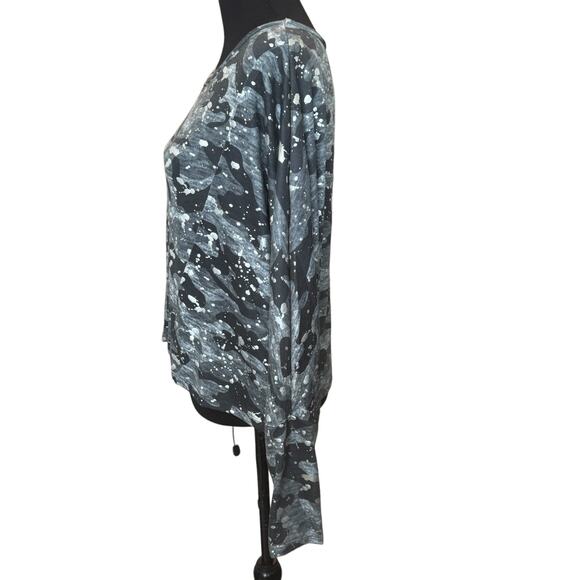 New ~ TEREZ ~ Silver Foil Splatter Cropped Camo Sweatshirt Size S - Picture 5 of 11